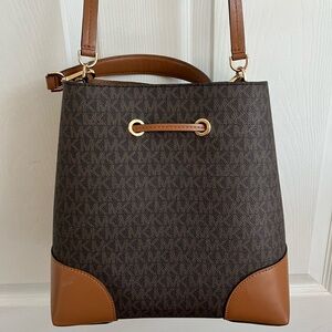 Michael Kors crossbody bucket bag